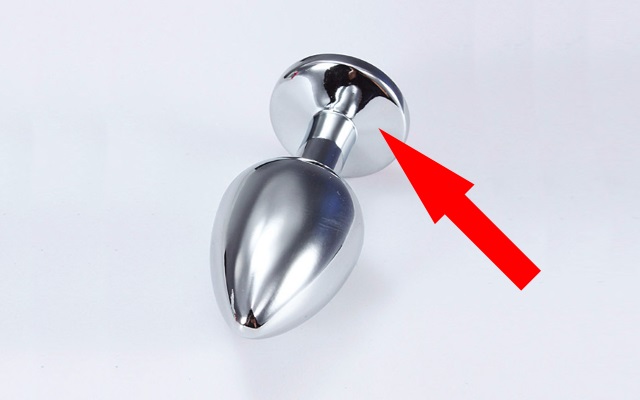 Diagram pointing out the lip of a stainless steel butt plug